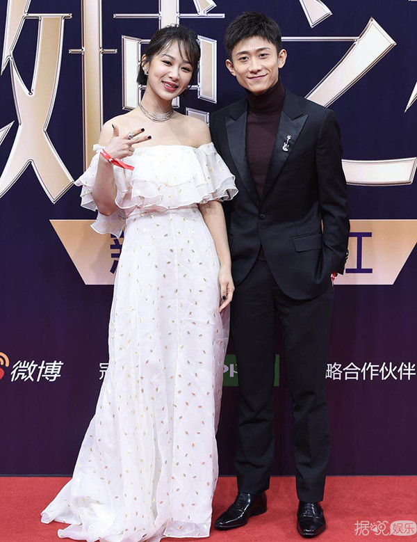 微博之夜红毯造型大盘点,杨颖、杨幂美若天仙,而她却是车祸现场 微博之夜红毯造型大盘点,杨颖、杨幂美若天仙,而她却是车祸现场