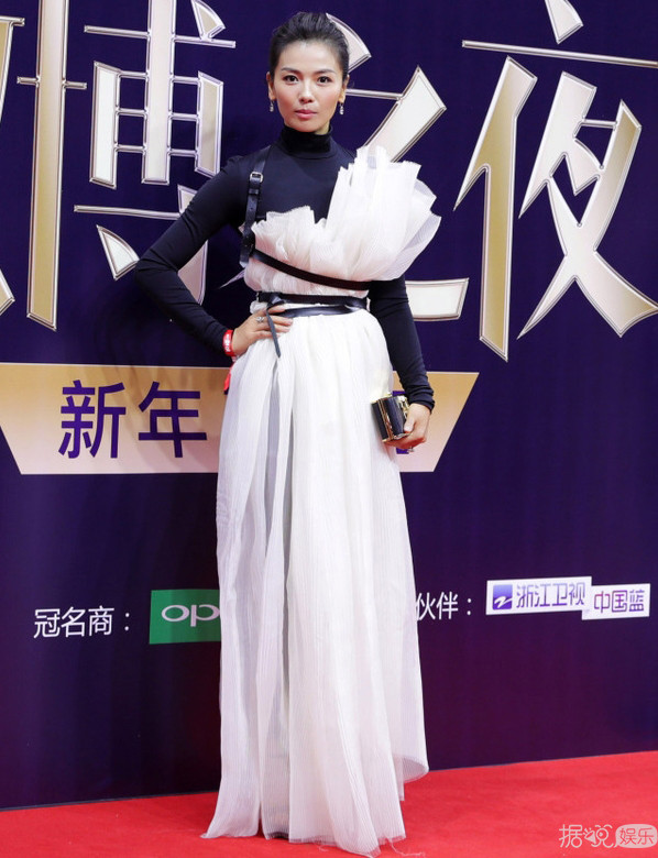 微博之夜红毯造型大盘点,杨颖、杨幂美若天仙,而她却是车祸现场 微博之夜红毯造型大盘点,杨颖、杨幂美若天仙,而她却是车祸现场