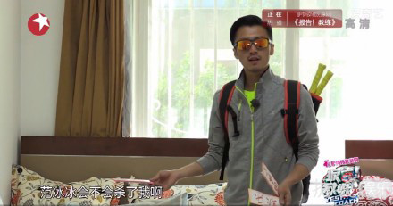 撞脸王力宏的他，自拍技术比刘昊然还糟糕，心疼那张高级脸！