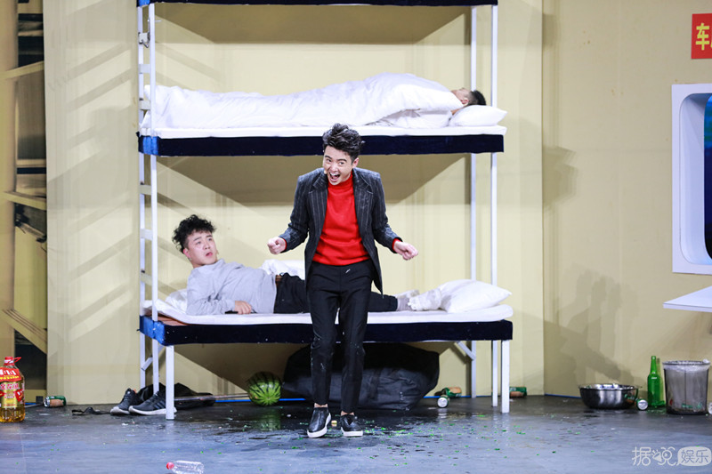 “默剧演员”叶逢春《欢乐喜剧人》上演人在囧途