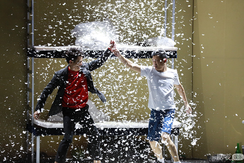 “默剧演员”叶逢春《欢乐喜剧人》上演人在囧途