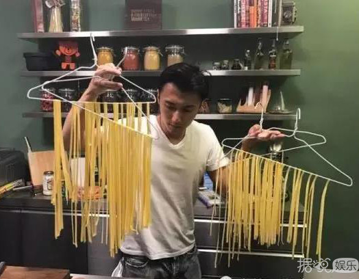 数据线绑头发？熨斗烫头？明星这些生活小妙招太搞笑了吧