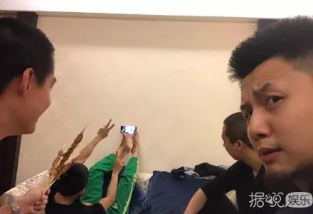 数据线绑头发？熨斗烫头？明星这些生活小妙招太搞笑了吧