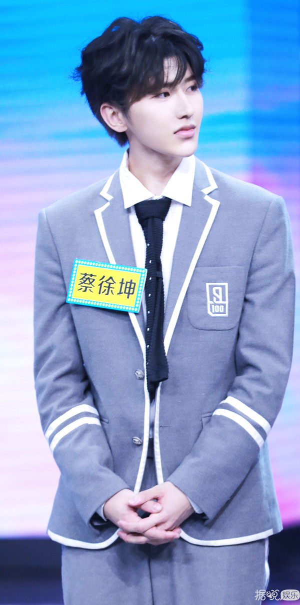 爱豆不更博怎么办？蔡徐坤粉丝：给他冲会员啊！充100年！