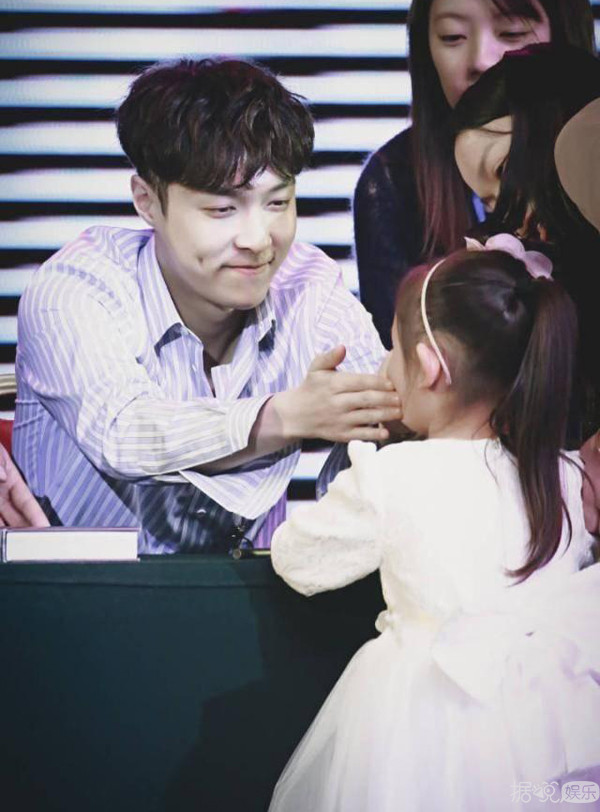 听完张艺兴苏到炸的育儿经，好想当他女儿啊！