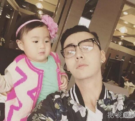 听完张艺兴苏到炸的育儿经，好想当他女儿啊！