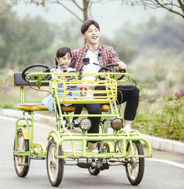 听完张艺兴苏到炸的育儿经，好想当他女儿啊！