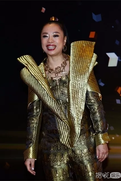   千万不要得罪造型师，看完这些辣眼睛的造型我忽然原谅了关晓彤！