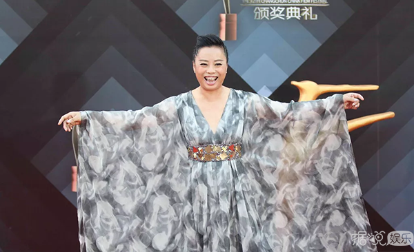   千万不要得罪造型师，看完这些辣眼睛的造型我忽然原谅了关晓彤！