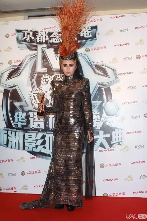   千万不要得罪造型师，看完这些辣眼睛的造型我忽然原谅了关晓彤！