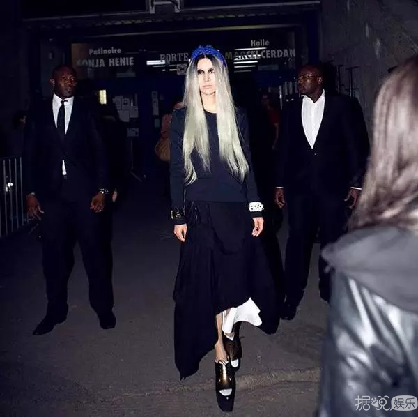   千万不要得罪造型师，看完这些辣眼睛的造型我忽然原谅了关晓彤！