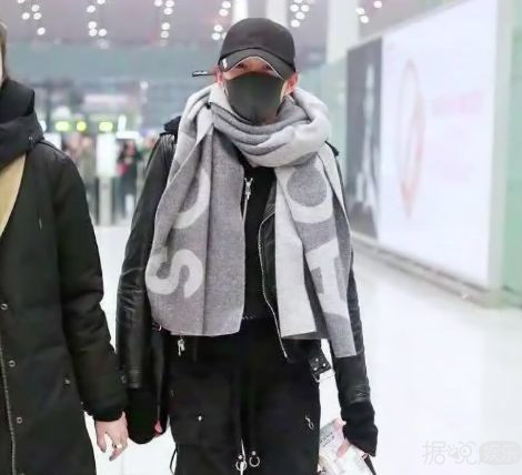 鸭脖烤肠辣条，这些女星真的是用生命在吃零食