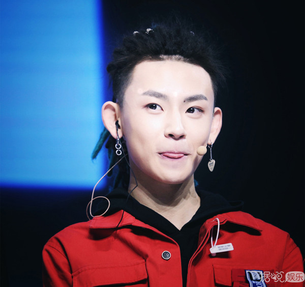 新男团诞生！蔡徐坤C位出道实至名归，他却被质疑有黑幕？