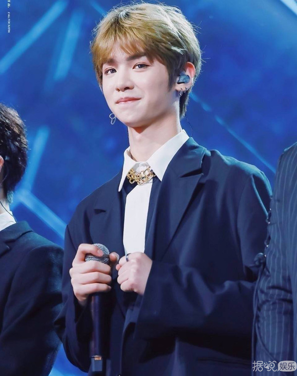 新男团诞生！蔡徐坤C位出道实至名归，他却被质疑有黑幕？