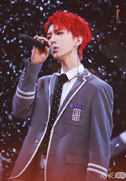 新男团诞生！蔡徐坤C位出道实至名归，他却被质疑有黑幕？