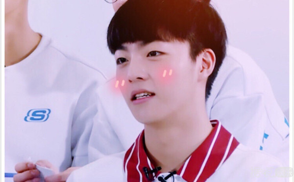 新男团诞生！蔡徐坤C位出道实至名归，他却被质疑有黑幕？