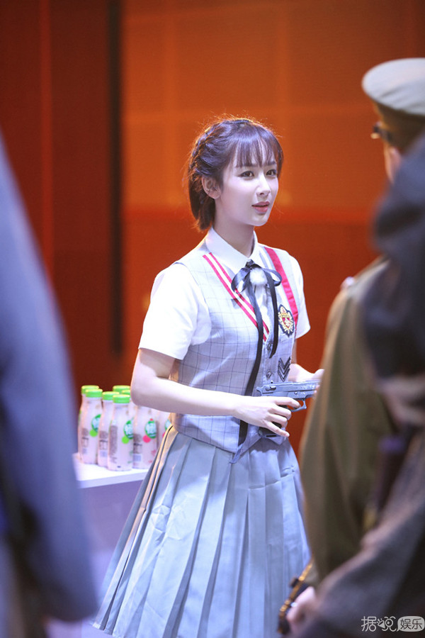 《高能少年团》王俊凯挑战校园直播，张一山访校园食堂