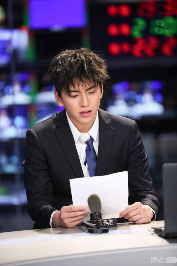 《高能少年团》王俊凯挑战校园直播，张一山访校园食堂