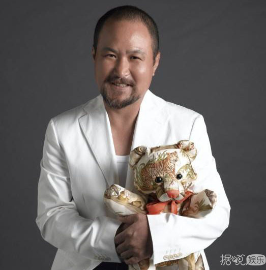 先是"家丑门"后又来个"弃养门"，张韶涵父母也太极品了吧