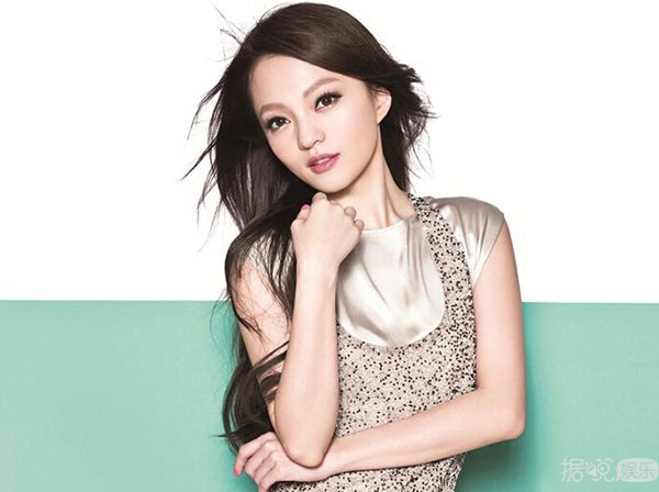 先是"家丑门"后又来个"弃养门"，张韶涵父母也太极品了吧