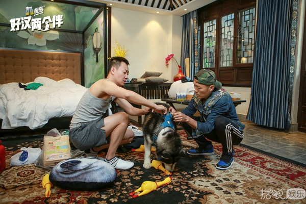 辛柏青王烈开启吃货模式 《好汉两个伴》上演美食诱惑 辛柏青王烈开启吃货模式 《好汉两个伴》上演美食诱惑