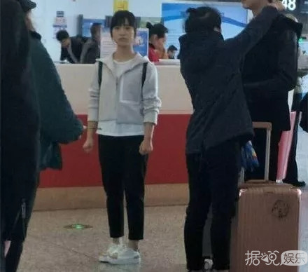 说沈月只有一米四？对方用一张图做出回应