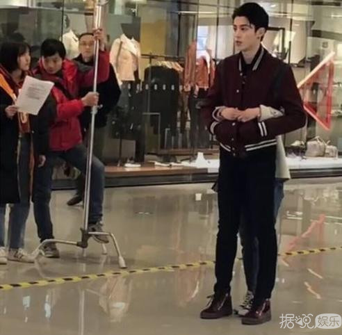 说沈月只有一米四？对方用一张图做出回应