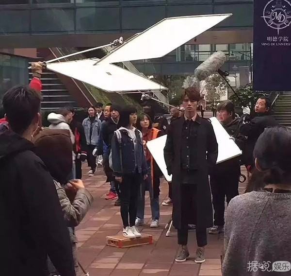 说沈月只有一米四？对方用一张图做出回应