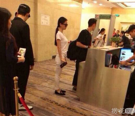 说沈月只有一米四？对方用一张图做出回应