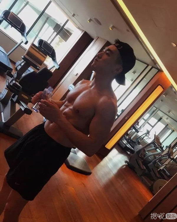 张馨予终于谈恋爱了？对方还是个帅气的兵哥哥？