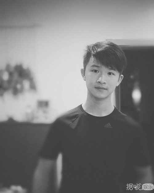 多多和妹妹时装周走秀,回忆一下当年爸哪的小萌娃 多多和妹妹时装周走秀,回忆一下当年爸哪的小萌娃