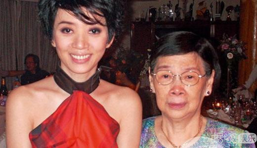 被亲爸索要五千万赡养费，这位女星比樊胜美还惹人怜