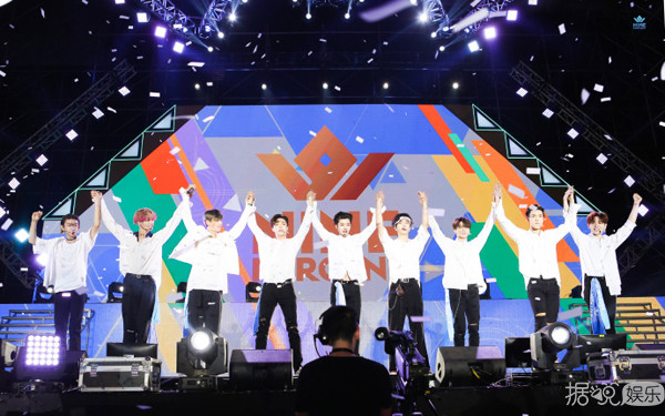 范丞丞演白雪公主、朱正廷反串玛丽莲梦露，这个男团真的有毒