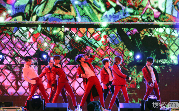 范丞丞演白雪公主、朱正廷反串玛丽莲梦露，这个男团真的有毒