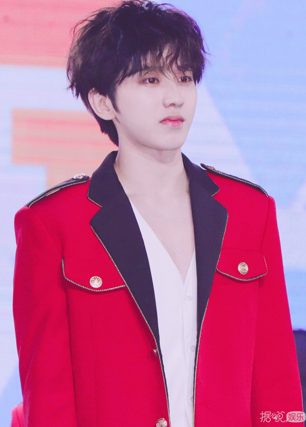 范丞丞演白雪公主、朱正廷反串玛丽莲梦露，这个男团真的有毒