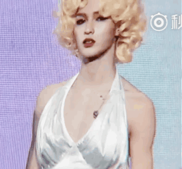 范丞丞演白雪公主、朱正廷反串玛丽莲梦露，这个男团真的有毒