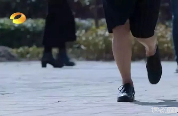 身高身材被吐槽之后，沈月的颜值因为一场雨戏被质疑了