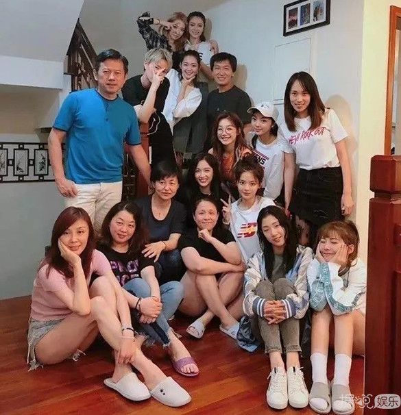 火箭少女还没发射就解体,中国第一女团就是个笑话? 火箭少女还没发射就解体,中国第一女团就是个笑话?