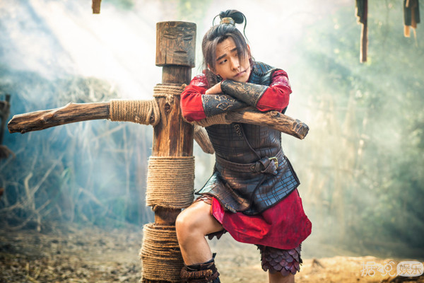 闭关一年后，杨洋居然从高冷男神变成搞笑表情包了？