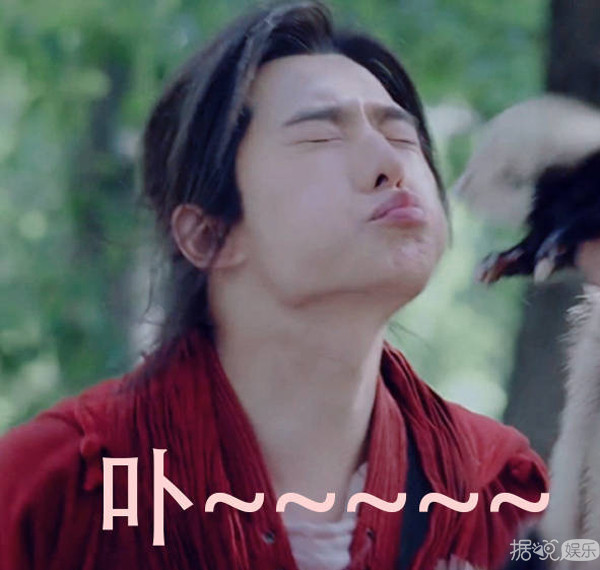 闭关一年后，杨洋居然从高冷男神变成搞笑表情包了？