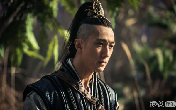 闭关一年后，杨洋居然从高冷男神变成搞笑表情包了？