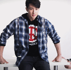 闭关一年后，杨洋居然从高冷男神变成搞笑表情包了？