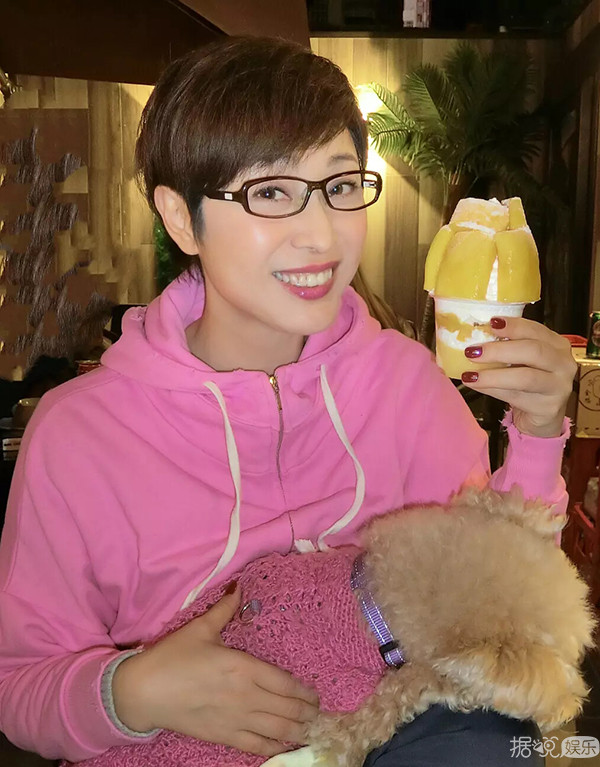 51岁的周慧敏,颜值和身材也太逆天了吧 51岁的周慧敏,颜值和身材也太逆天了吧
