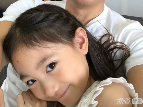 都快开学了,爸爸去哪竟然还没播?继续来回忆当年的小萌娃 都快开学了,爸爸去哪竟然还没播?继续来回忆当年的小萌娃
