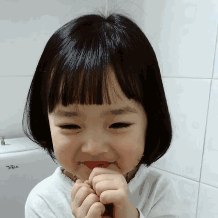 你们手机里的表情包不但长大了，还学会谈恋爱了