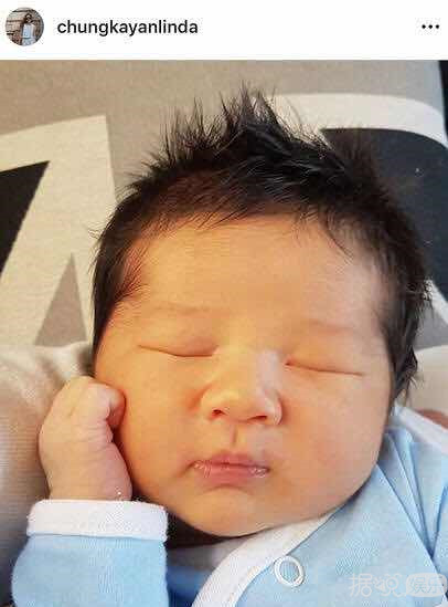 儿女双全，钟嘉欣晒二子睡照萌翻天！