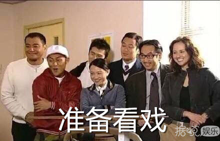 杨幂baby玩得欢,唐嫣刘雯合比心,女星的友谊好难懂 杨幂baby玩得欢,唐嫣刘雯合比心,女星的友谊好难懂