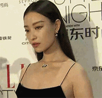 杨幂baby玩得欢,唐嫣刘雯合比心,女星的友谊好难懂 杨幂baby玩得欢,唐嫣刘雯合比心,女星的友谊好难懂