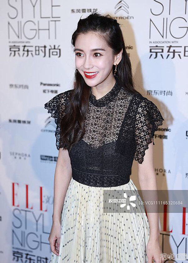 杨幂baby玩得欢,唐嫣刘雯合比心,女星的友谊好难懂 杨幂baby玩得欢,唐嫣刘雯合比心,女星的友谊好难懂