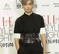 杨幂baby玩得欢,唐嫣刘雯合比心,女星的友谊好难懂 杨幂baby玩得欢,唐嫣刘雯合比心,女星的友谊好难懂